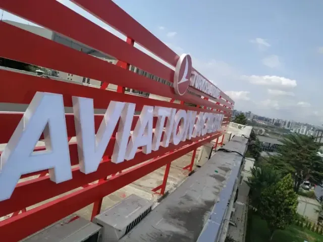 Işıklı pleksi kutu harf çatı tabelası